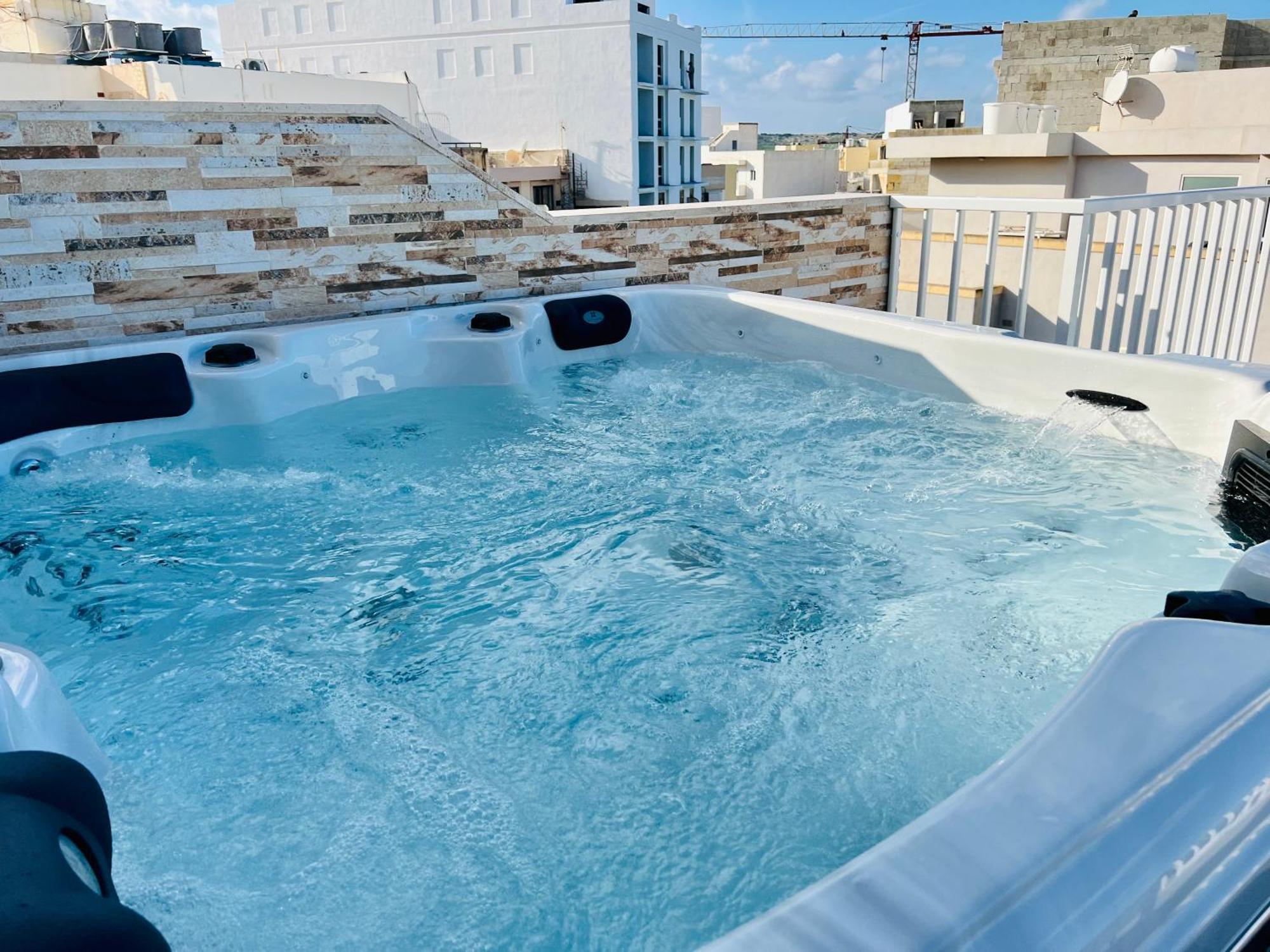 Ferienwohnung Poseidon Court Penthouse Superior St. Paul's Bay Exterior foto